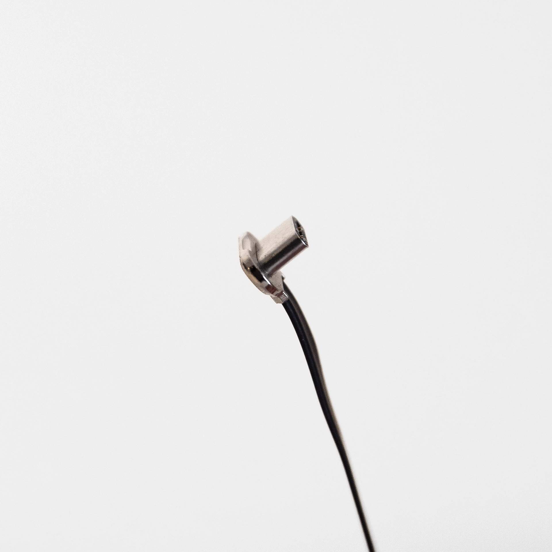 Revotion USB-C Flachkabel 90° – USB-A auf USB-C, ca. 20 cm