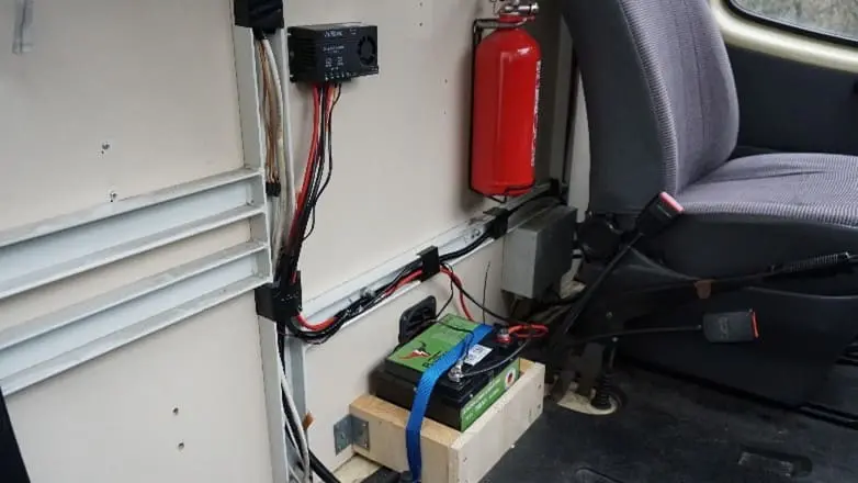 Erfahrungsbericht Zweitbatterie Ladebooster Van installieren